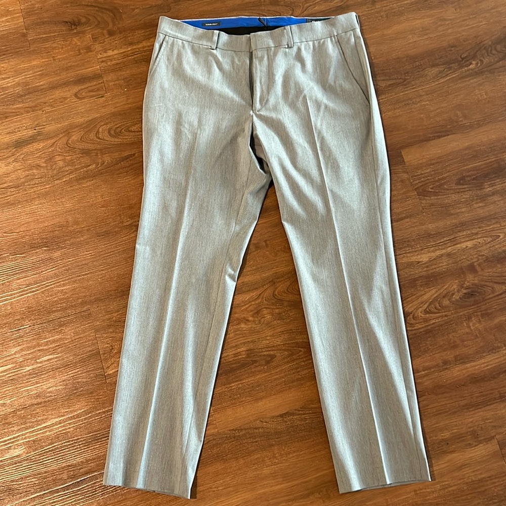Light gray Kenneth Cole 34x30 suit pants!